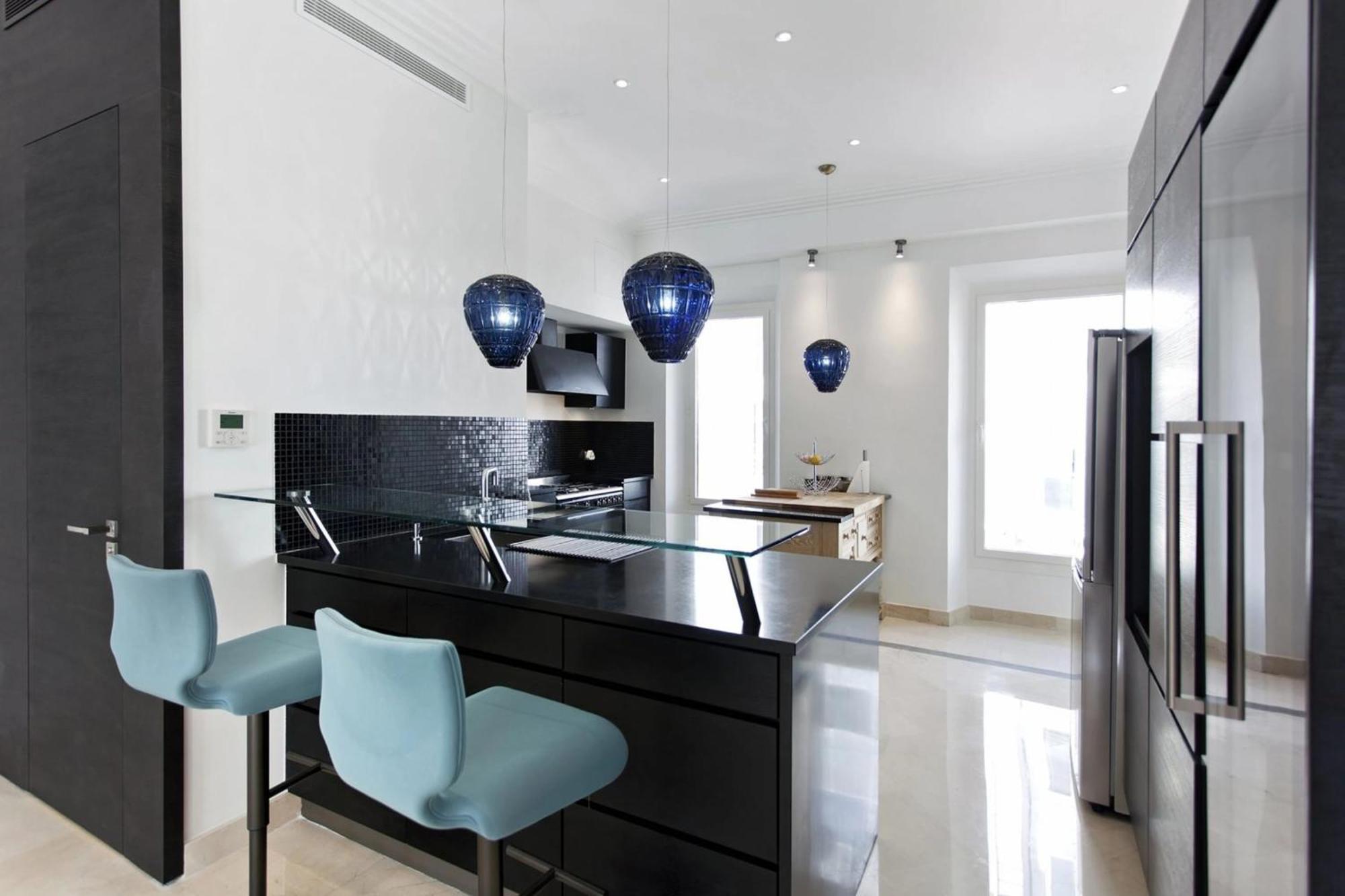 Ref 1208 - - 5mins To Palais Des Festivals Cannes